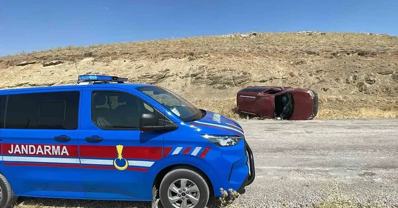 Karaman’da hafif ticari araç devrildi: 1 yaralı
