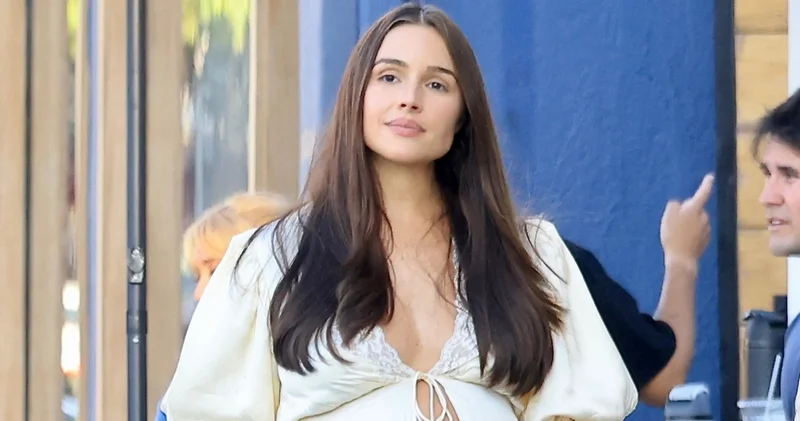 İkinci çocuğuna hamile olan Olivia Culpo annesiyle doğum alışverişinde