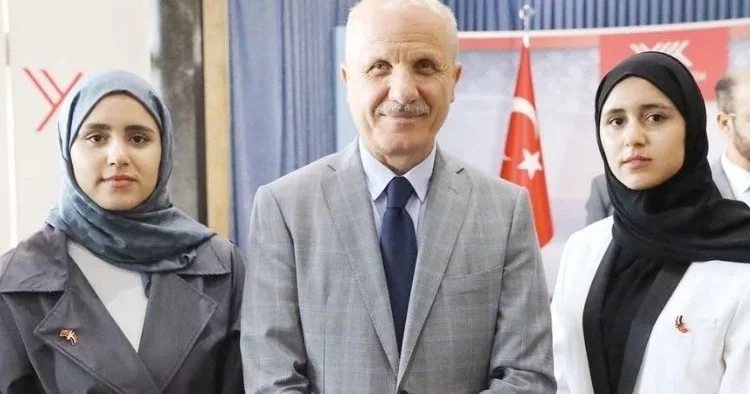 Türkiye’de mühendislik okuyan Yemenli ikizler ilk ikide mezun