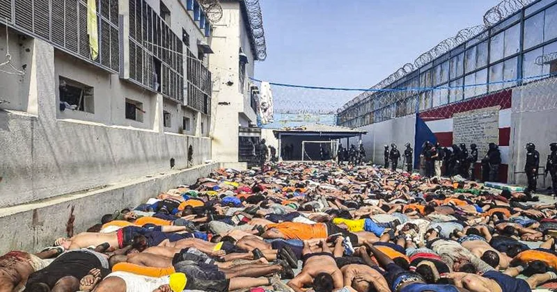 Ülkede anayasal güvenceler askıya alındı: İç temizliğe başladılar Sözcü Gazetesi