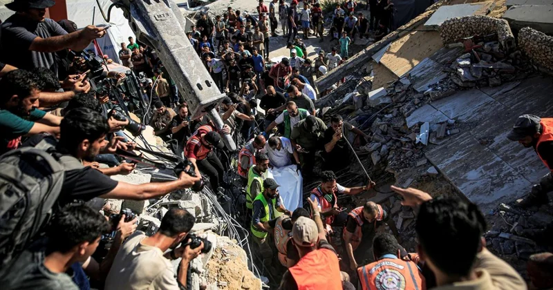 Soykırımcı İsrail in bombardımanında ölenlerin sayısı 5 i çocuk olmak üzere 20 ye yükseldi