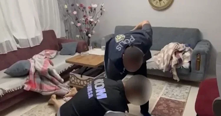 Bursa da suç örgütlerine sanal medyadan eleman arayan şebekeye baskın: 10 gözaltı!