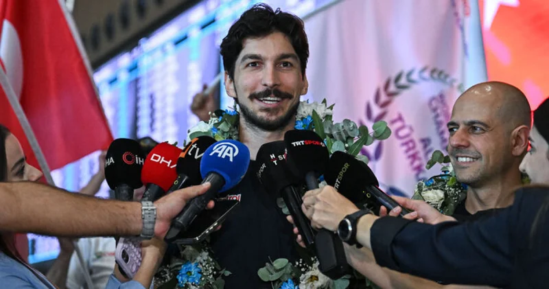 Dünya şampiyonu ralli pilotu Ali Türkkan, yurda döndü!