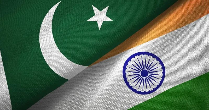 Savaş gemileri çarpıştı: Pakistan ve Hindistan gerilimi yükseldi
