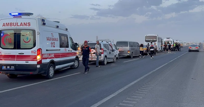 Kum fırtınası zincirleme kazaya yol açtı: 16 yaralı