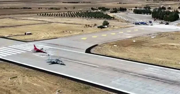 Gökyüzünde gövde gösterisi: Haluk Görgün ve Orgeneral Dalkıran milli jetlerle havalandı!