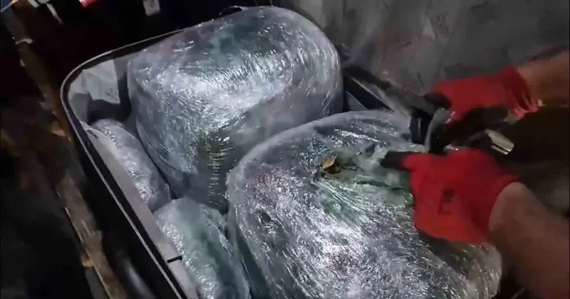 Yolcu otobüsünde 69 bin kişiyi zehirleyebilecek miktarda uyuşturucu ele geçirildi