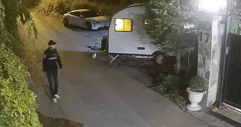 Beykoz da eve silahla ateş eden 2 şüpheli yakalandı