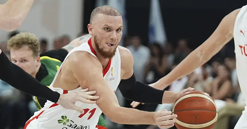 Bahçeşehir Koleji oyuncuları Malachi Flynn ile İsmet Akpınar, kadro kalitesinden memnun