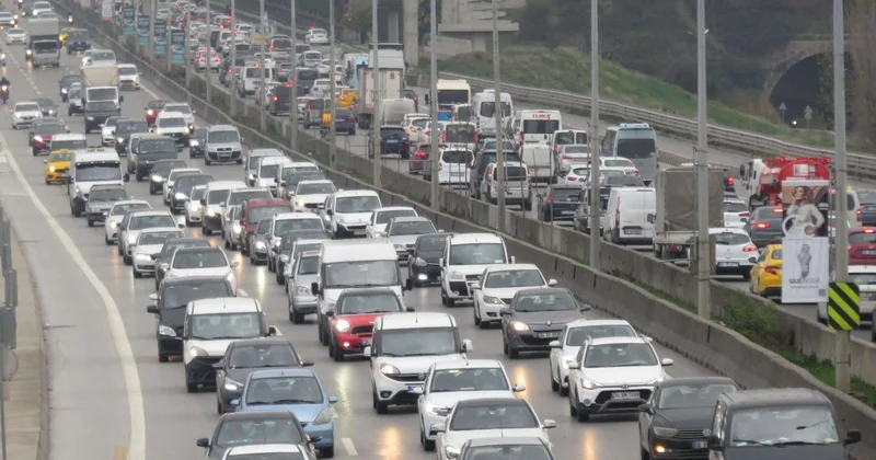 Trafikteki araç sayısı 165 bin 582 arttı
