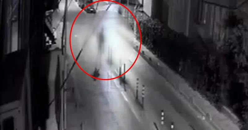 İstanbul da çırılçıplak soyunup sokakta dolaşan kişi gözaltında Sözcü Gazetesi