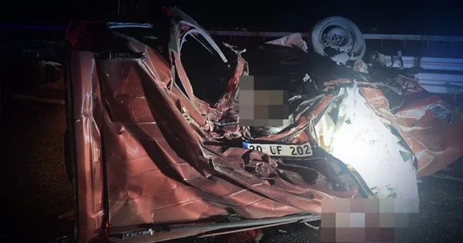 Aydın’da feci kaza! Tır ile hafif ticari araç çarpıştı: 3 kişi hayatını kaybetti
