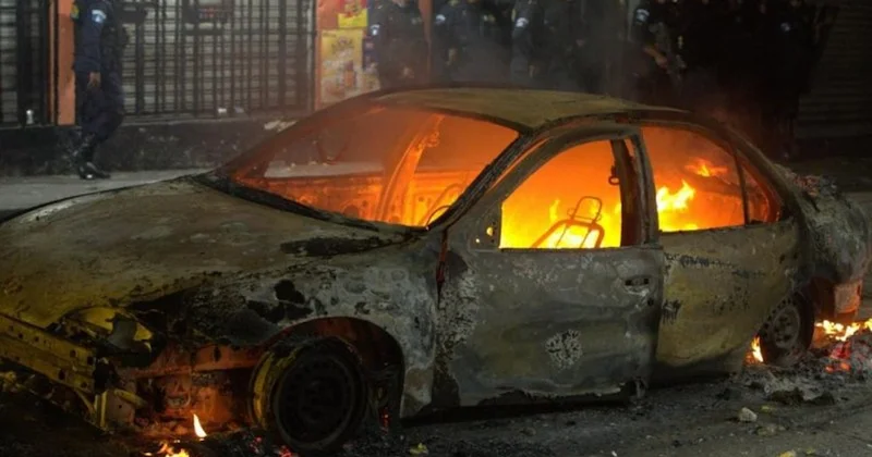 Petrol fiyatları 108 i gördü, dünyanın her yerinde isyanlar başladı Sözcü Gazetesi