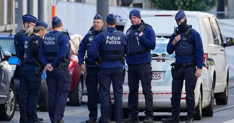 Brüksel de öğrenciler eğitim ücretlerindeki artışı protesto etti