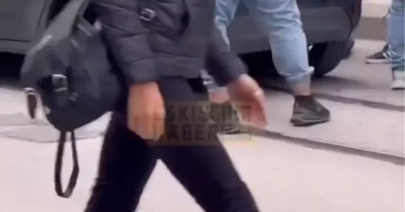 Otomobilin altında kalan küçük çocuğu kurtarmak için dakikalarca uğraştılar