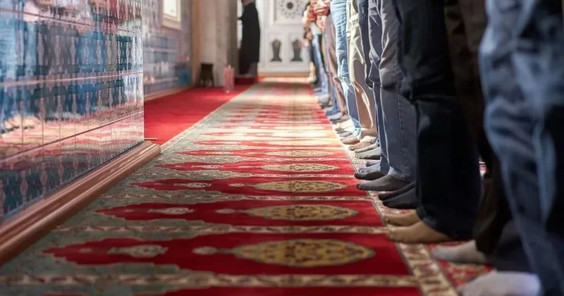 Liselilere cuma namazı izni