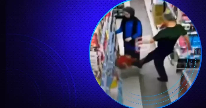 Yer: Eskişehir! Görüntüler infial yarattı... Küçük çocuğu acımasızca darbetti