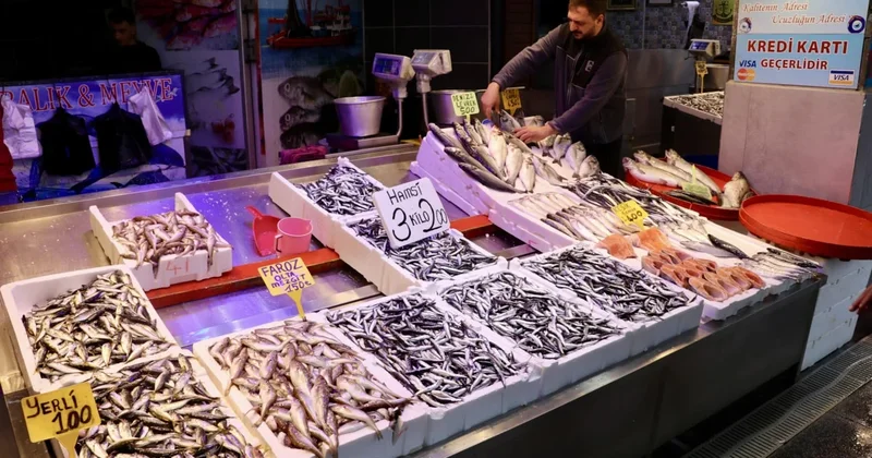 Balık tezgahlarına yoğun ilgi: 3 kilosu 200 liradan satılıyor Sözcü Gazetesi