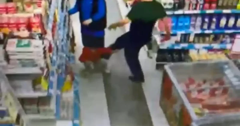 Markette çocuğunu tekmeleyen babaya gözaltı