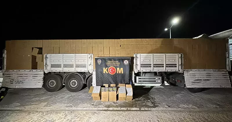Kırşehir de TIR’da yapılan aramada 980 kolu boş makaron ele geçirildi; 1 tutuklama