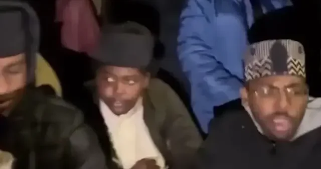 ABD li Müslümanların okuduğu ilahi tüyleri diken diken etti VİDEO İZLE