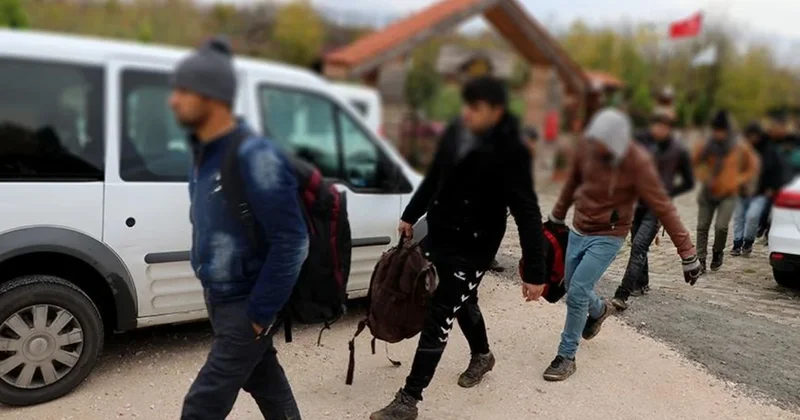 Yasa dışı yollarla ülkeye girmişler: 20 göçmen yakalandı Sözcü Gazetesi