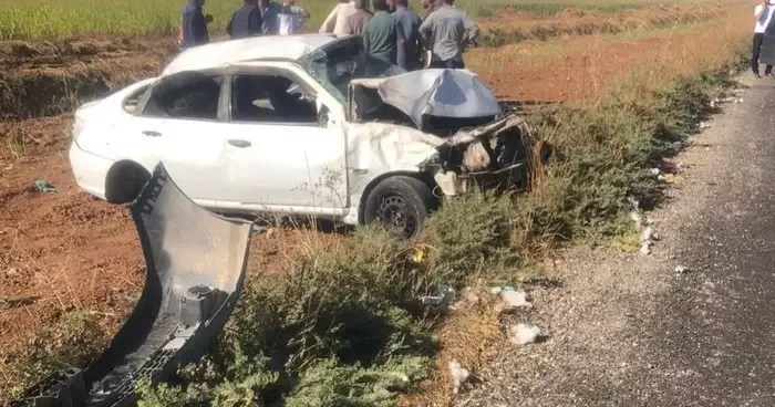 Şanlıurfa da otomobil devrildi: 2 yaralı