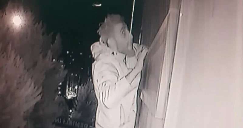 Kadıköy ün belalıları yakayı ele verdi: Binalara tırmanarak giren hırsızın 104 suç kaydı ortaya çıktı