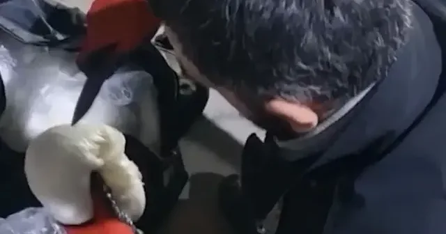 Ağrı da durdurulan şüpheli araçtan 51 kilo 700 gram sentetik uyuşturucu bulundu VİDEO İZLE