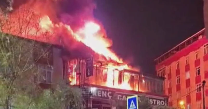 Sultangazi de gece yarısı yangın: Kafe alev alev yandı