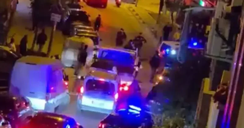 Zeytinburnu’nda havaya silahla ateş açan 2 şüpheli yakalandı