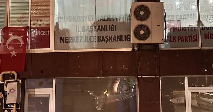 CHP Tunceli il Başkanlığı nda kriz: Kendilerini binaya kilitlediler
