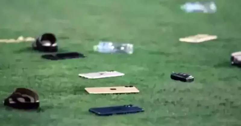 Katar da olaylı maç! Sahaya atılanlar görülmemiş cinsten