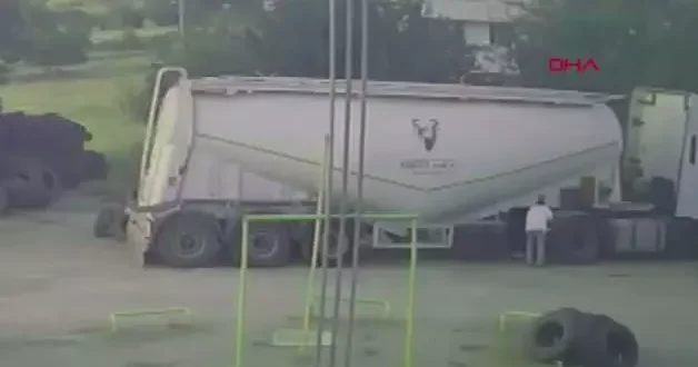 Tamir sırasında TIR ın sağlam lastiği patladı; 1 yaralı