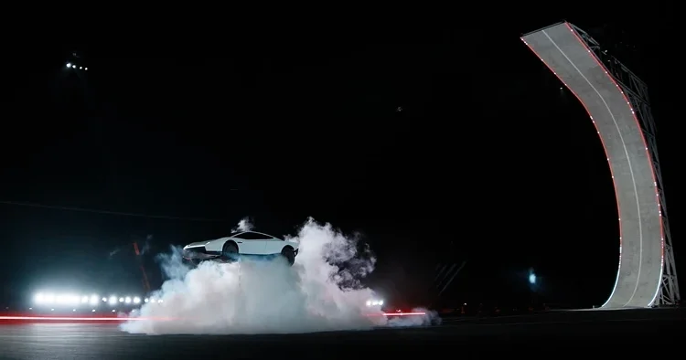 Savaş uçaklarından ilham aldı: Tesla nın yeni uçan otomobili sahnede