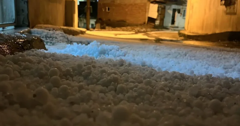 Bayburt ta 10 dakikalık yağış hayatı felç etti!