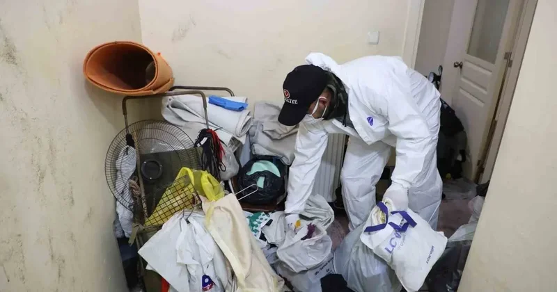 Manisa’da çöp evden 6 kamyon atık çıkarıldı