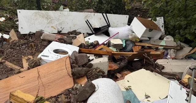 Sakarya da sel ve heyelan bir evi yıktı, eşyalar çevreye savruldu Sakarya Haber Habertürk Yerel Haberler