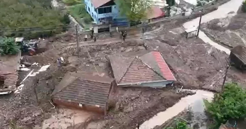 Sakarya da heyelan evleri yuttu, 2 mahalle ile bağlantı kesildi