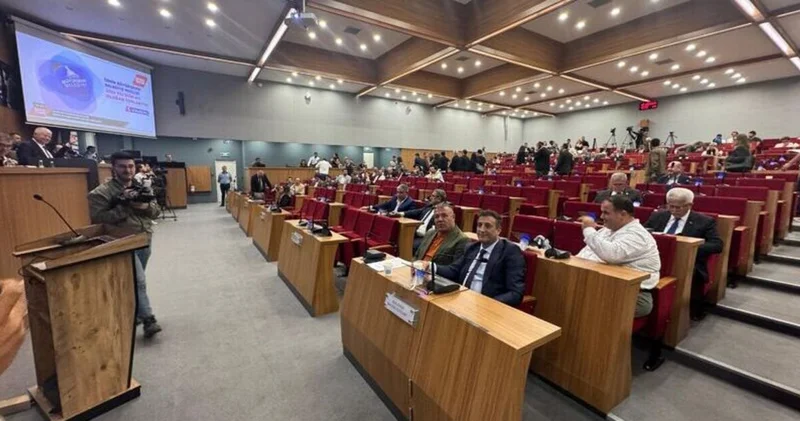 İzmir Büyükşehir Belediye Meclisi nde ilk toplantı yapıldı Son dakika haberleri
