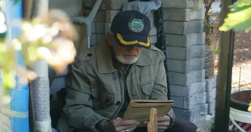56 yıllık hayat arkadaşını kaybetti! Haftanın 3 günü eşinin mezarına gidip dua ediyor