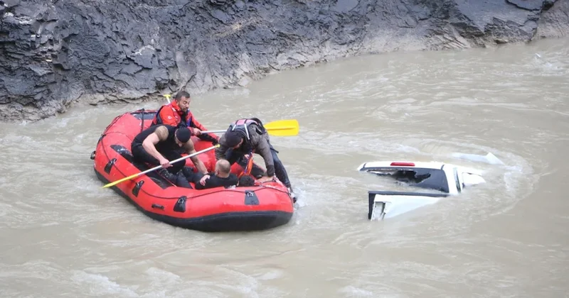 200 metre yükseklikten suya düştü: Nehirdeki can pazarında 2 kişi öldü Sözcü Gazetesi