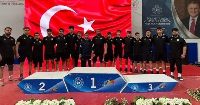 Grekoromen güreşte Erzincan ekibi yarı finale çıktı Erzincan Haberleri