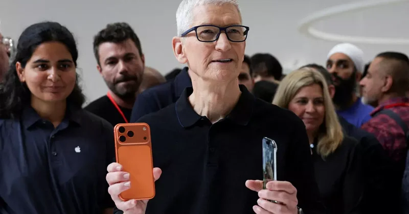 Apple’da bir dönem sona mı eriyor? Tim Cook iddiası gündem oldu! Peki, en güçlü aday kim?