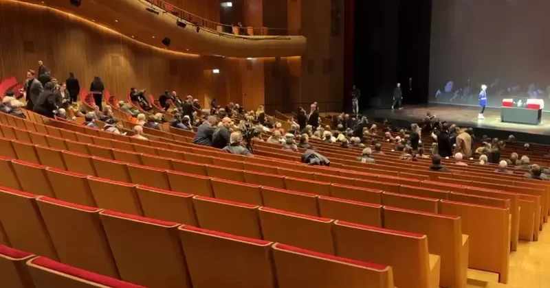 Muazzez Abacı ya büyük vefasızlık! Koltukların yarısı boş kaldı