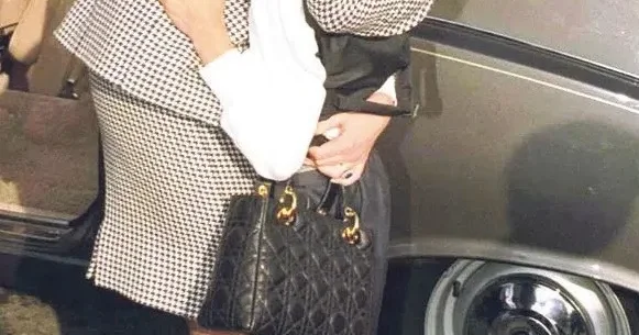 İDİL DEMİREL Bu çantalara isimlerini moda ikonları verdi