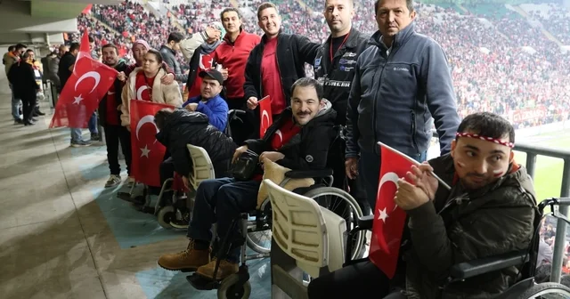 Osmangazi Belediyesi engelli bireylere milli maç heyecanı yaşattı Bursa Haberleri