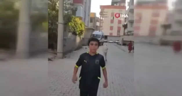 Sokak arasında taş kaleyle transfer duyurusu gülümsetti