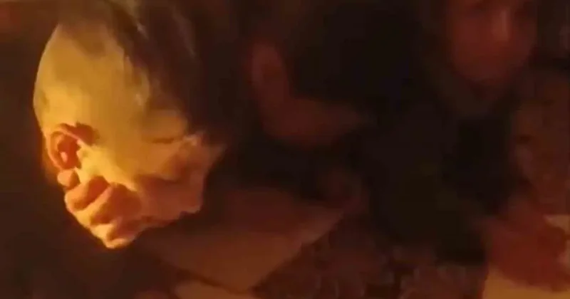 Yüksekova’da elektrik çilesi: Öğrenciler lüks lambası ışığında ders çalışıyor