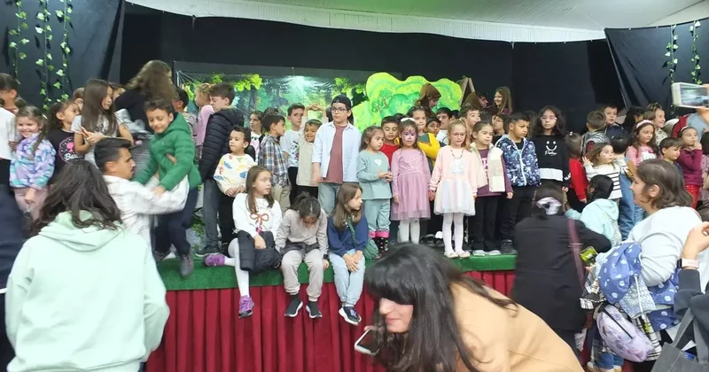 Balıkesir’de amatörlerin oyunu ayakta alkışlandı